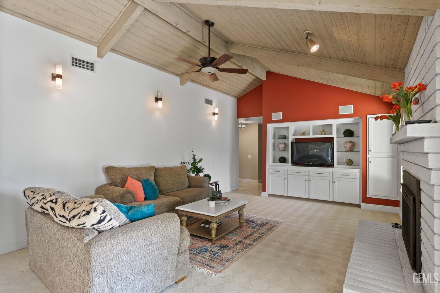 9413 Laurel Oak Way