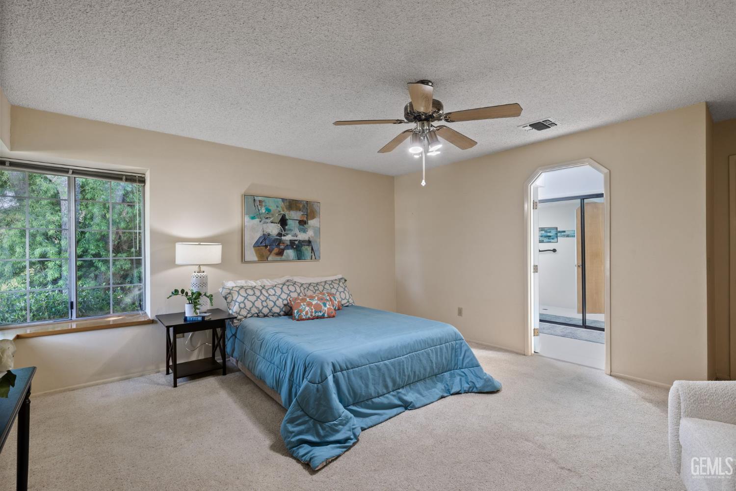 9413 Laurel Oak Way