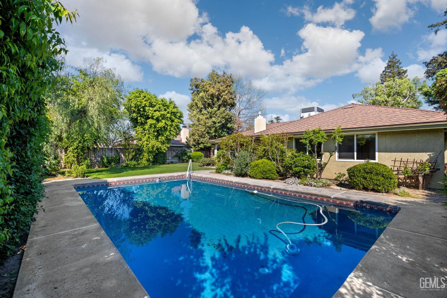 9413 Laurel Oak Way