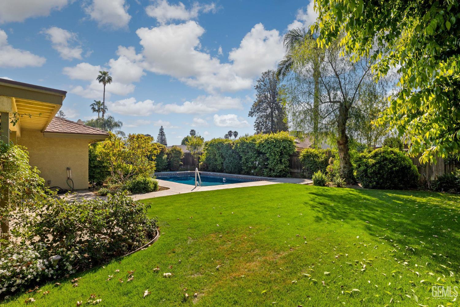 9413 Laurel Oak Way