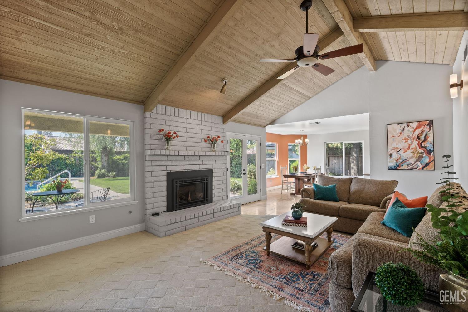 9413 Laurel Oak Way