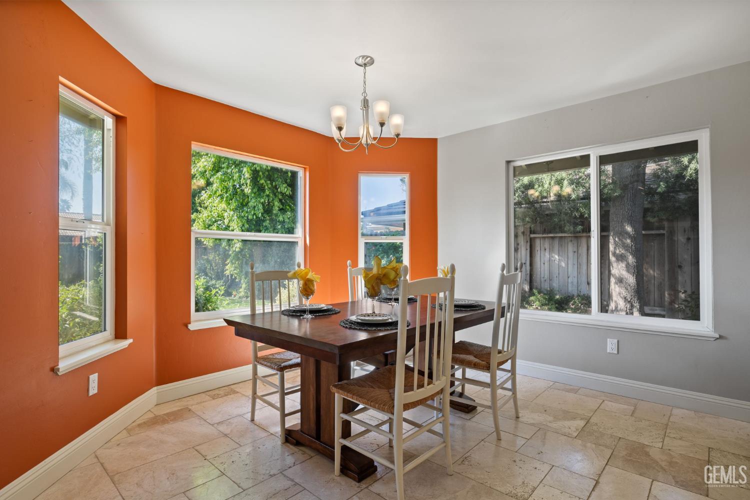 9413 Laurel Oak Way