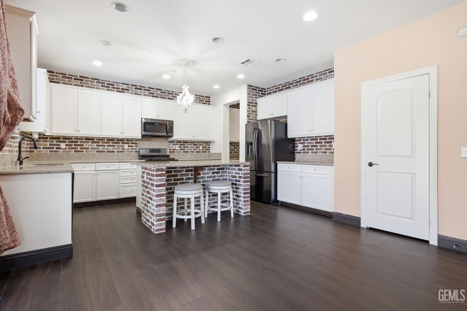 5818 Warren Ridge Drive