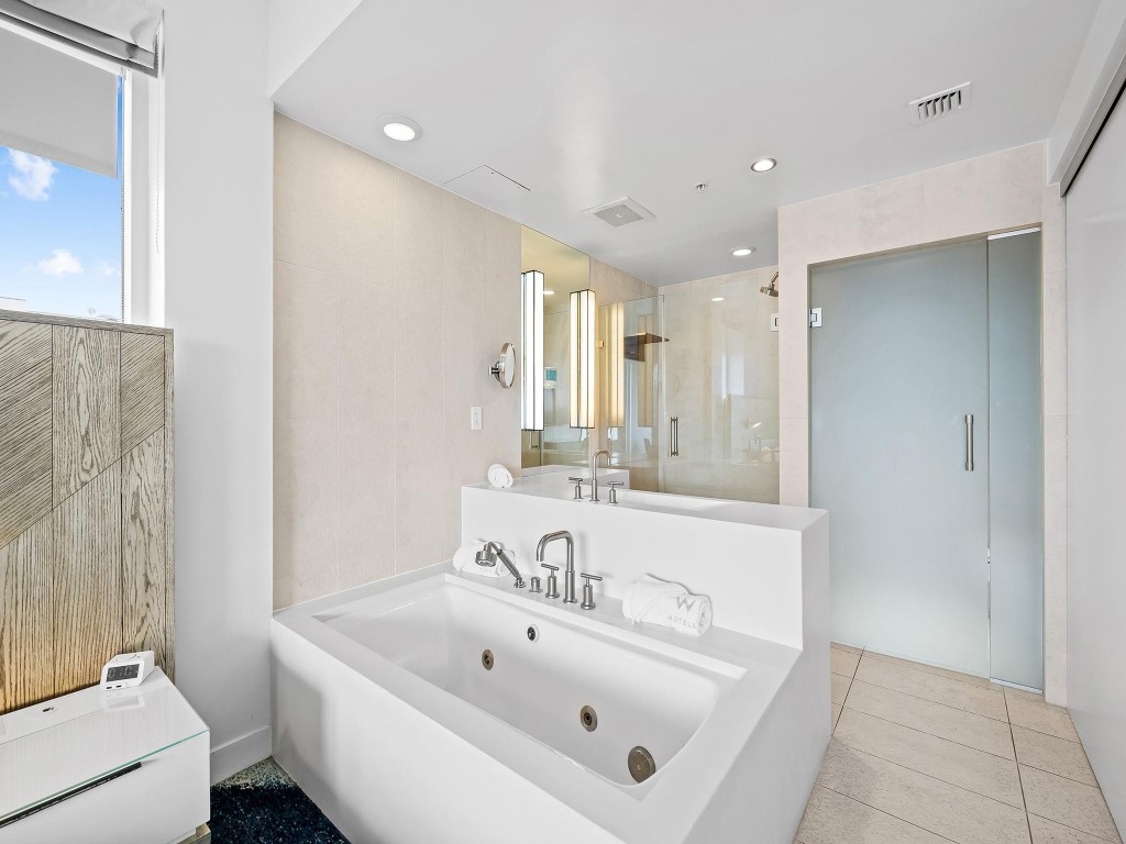 3101 S Bayshore Dr Unit: 901