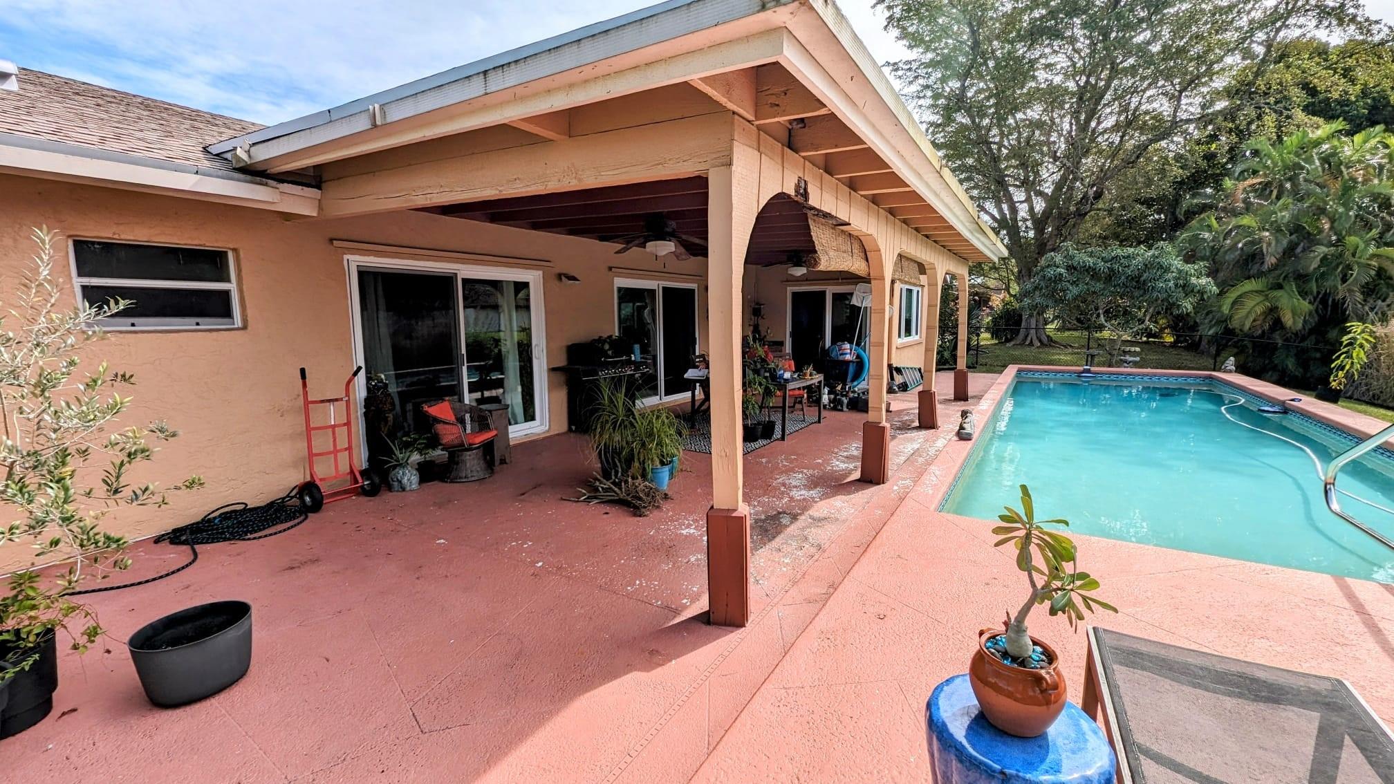 8105 Nutmeg Way