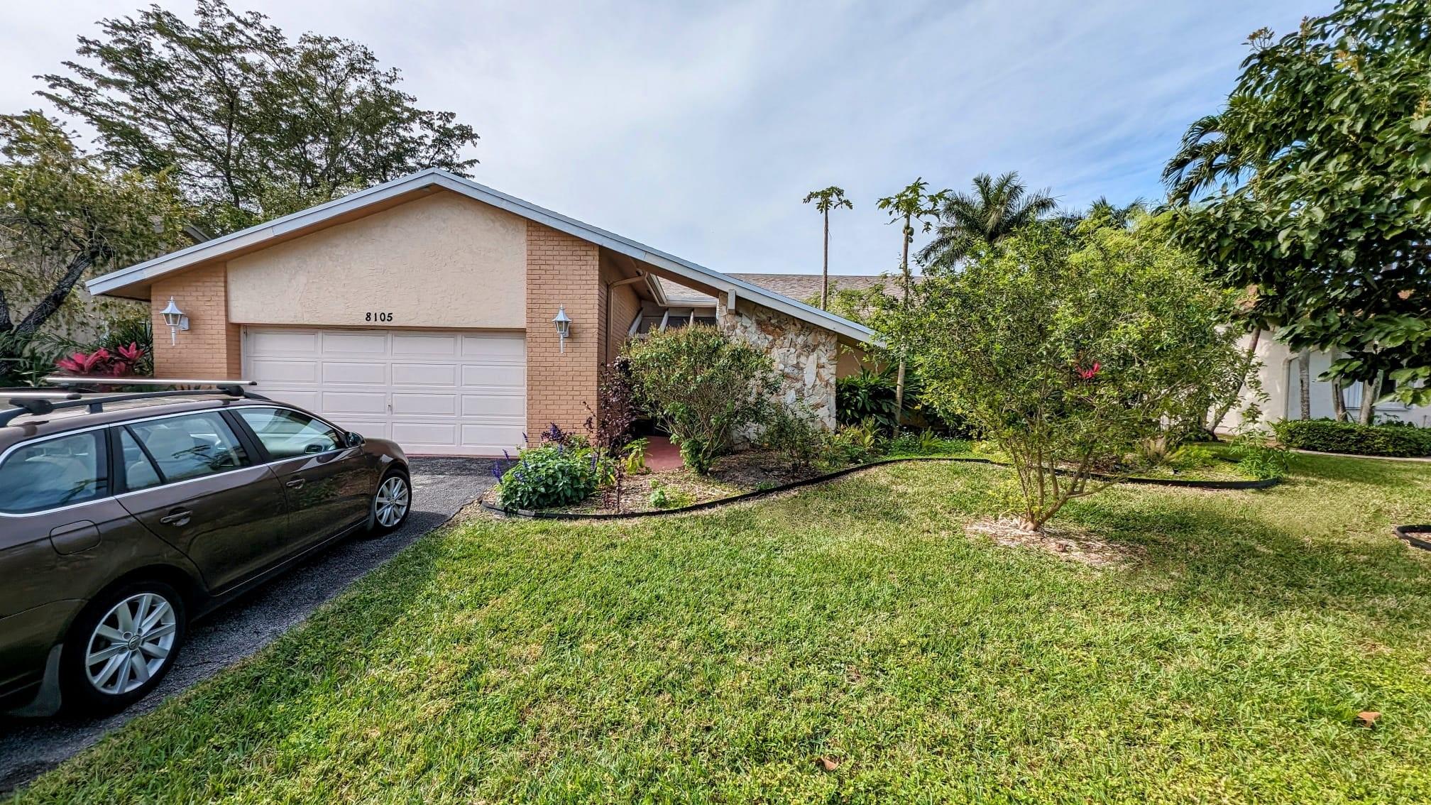 8105 Nutmeg Way
