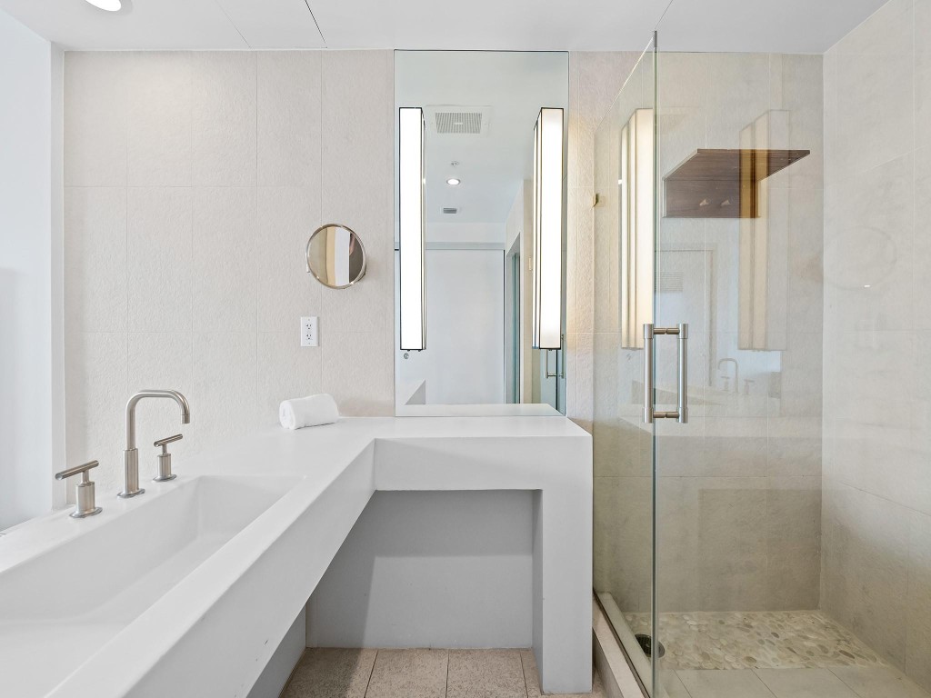 3101 Bayshore Dr 901