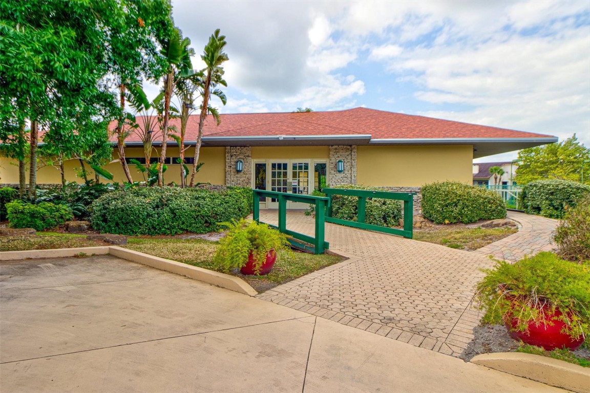 3351 Twin Lakes Terrace 203