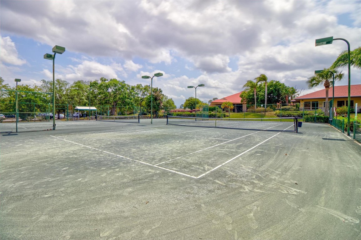 3351 Twin Lakes Terrace 203