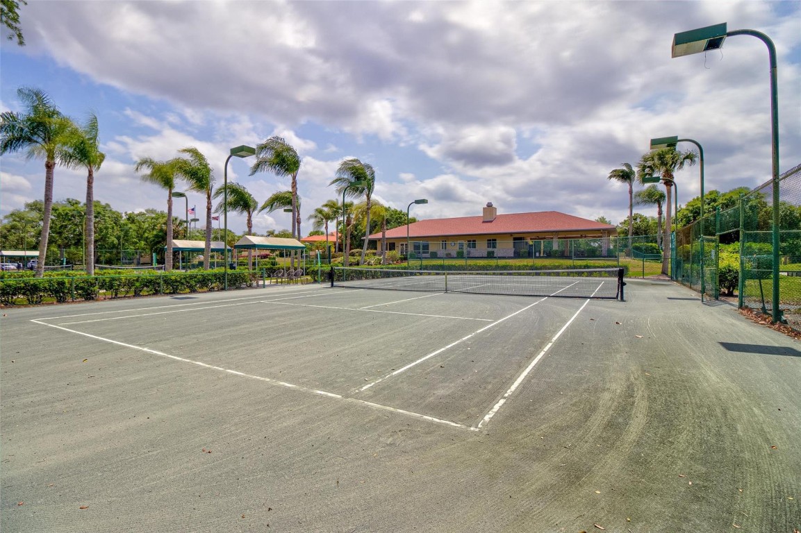 3351 Twin Lakes Terrace 203