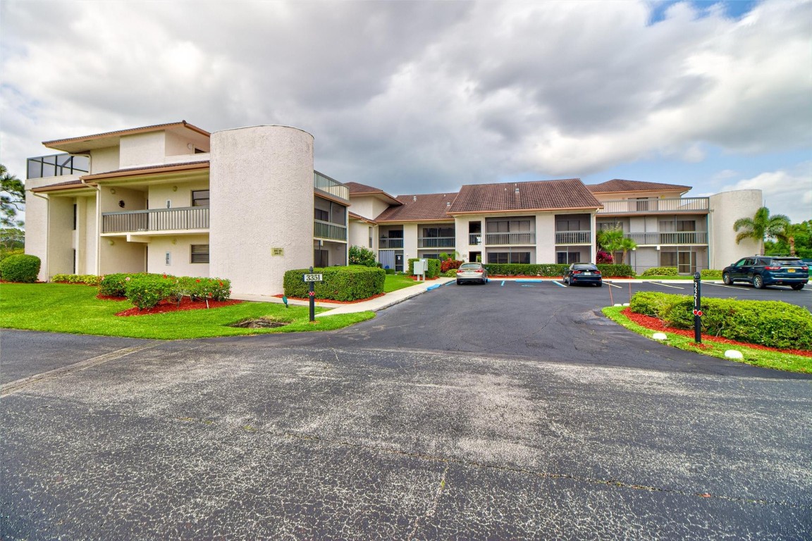 3351 Twin Lakes Terrace 203