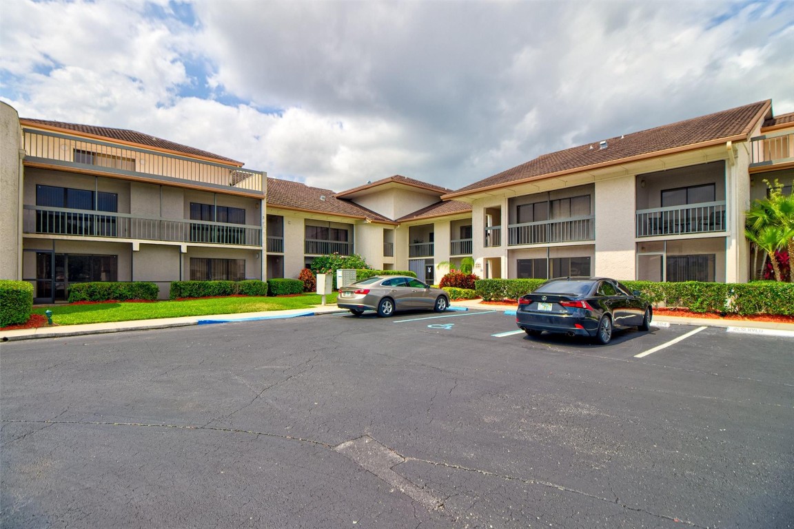 3351 Twin Lakes Terrace 203