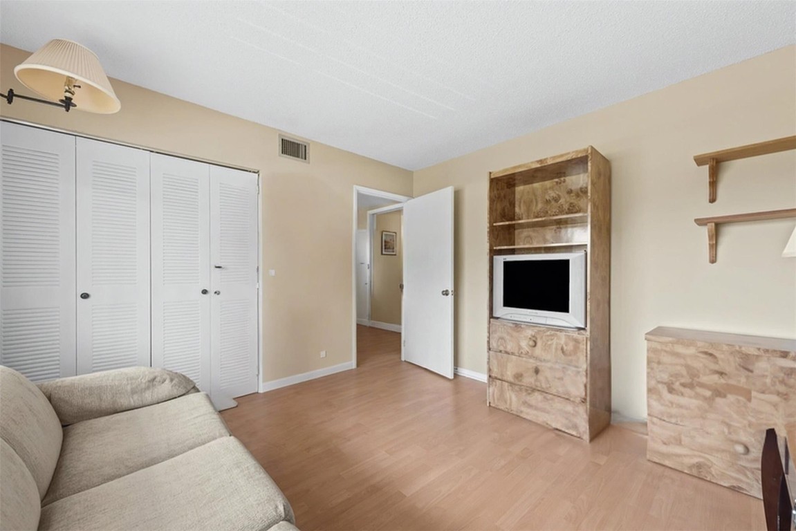 7267 Huntington Ln 306