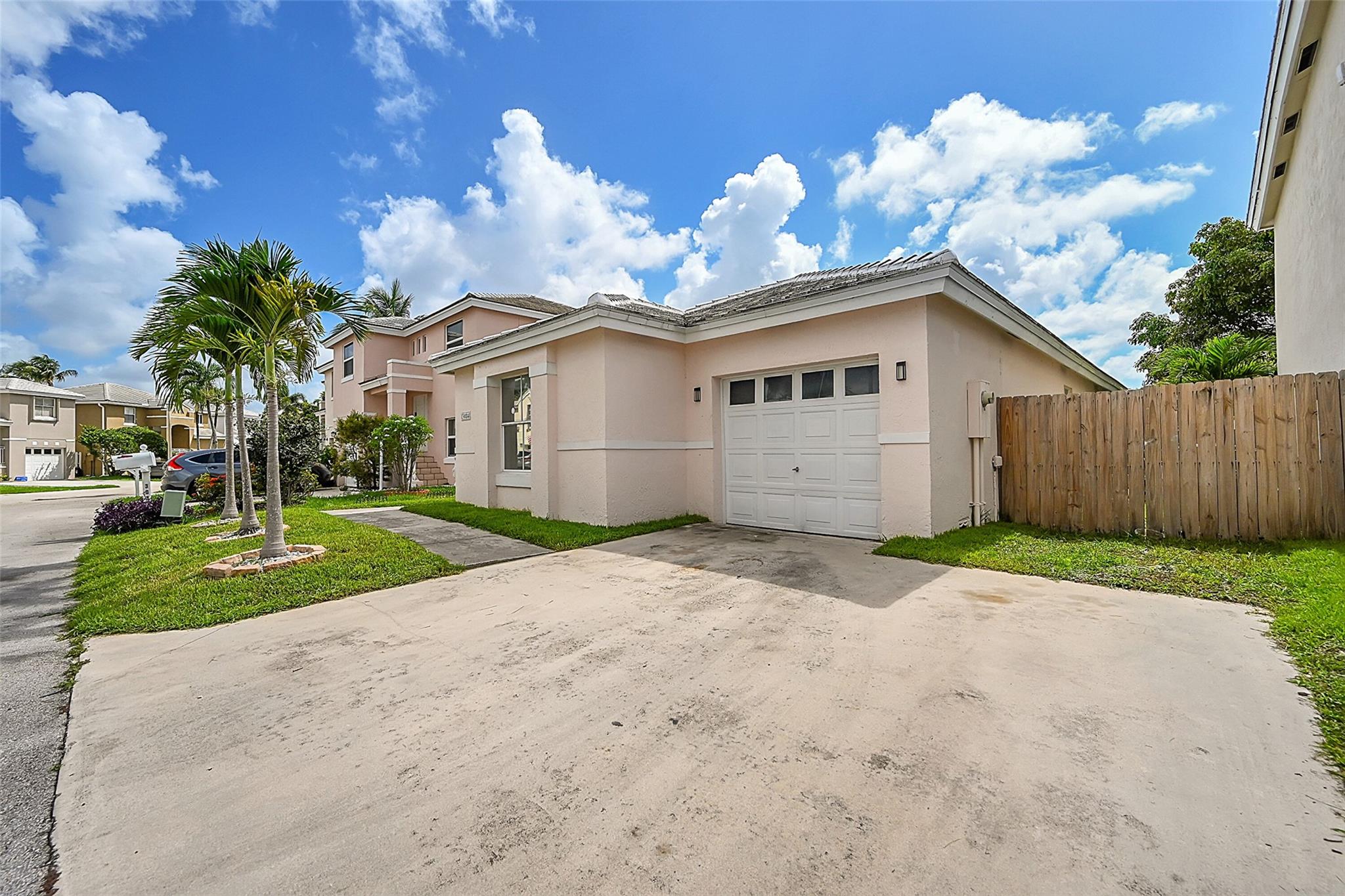 3084 Lighthouse Pl