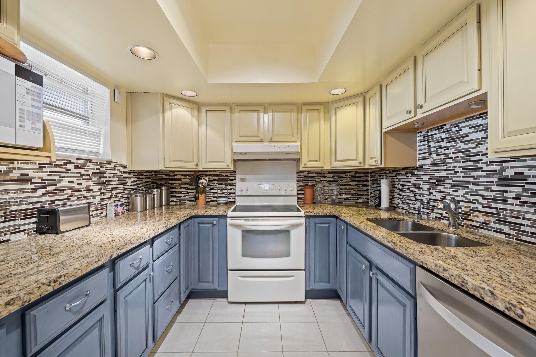 3930 Inverrary Blvd 608