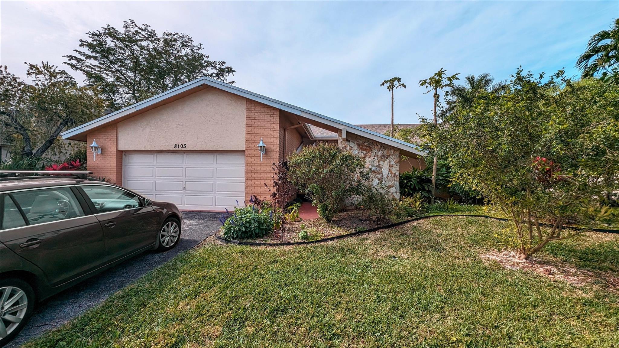 8105 Nutmeg Way
