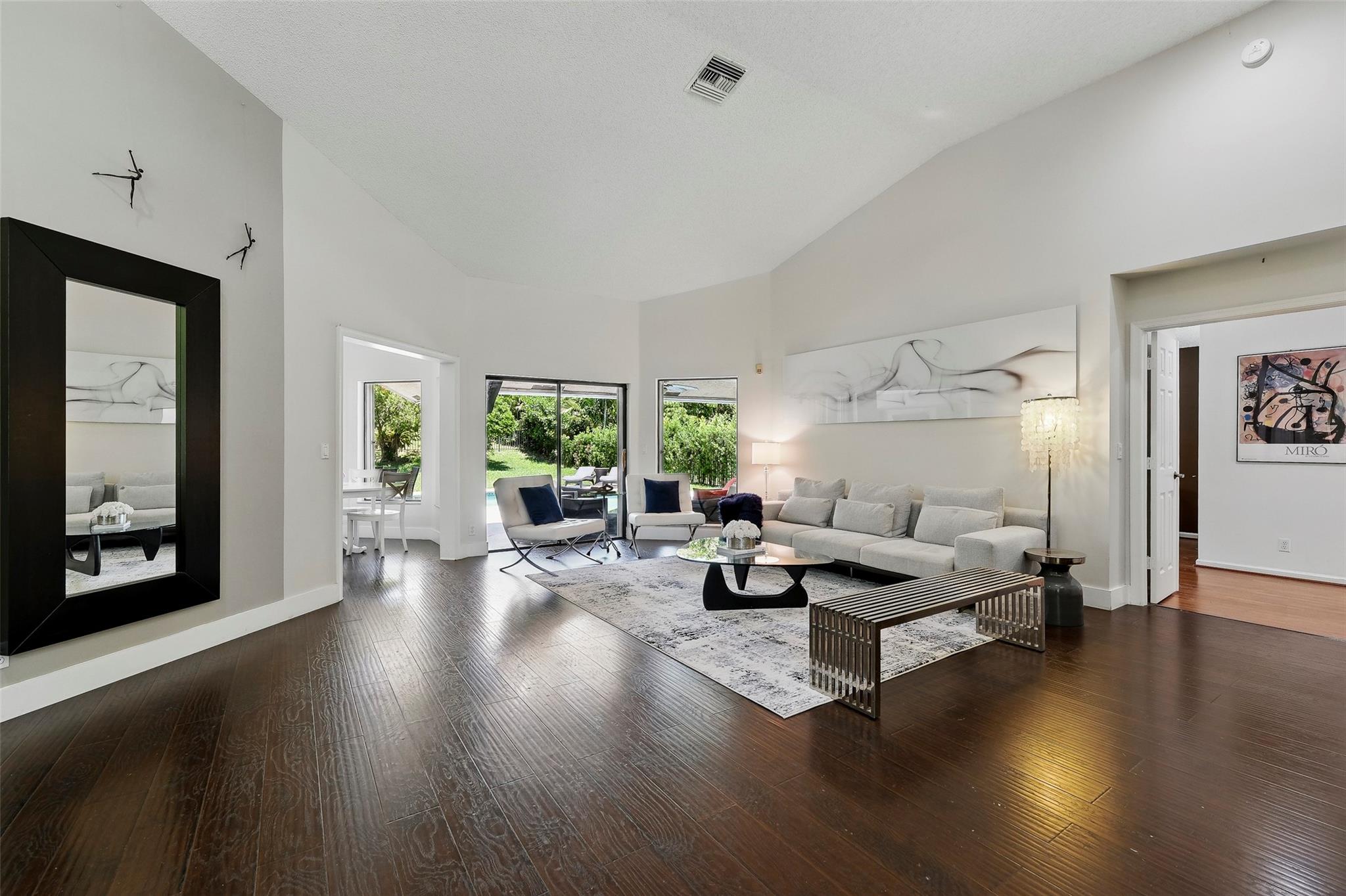 1119 Creekford Dr