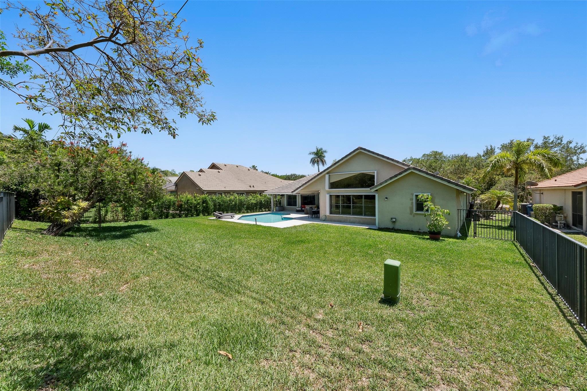 1119 Creekford Dr