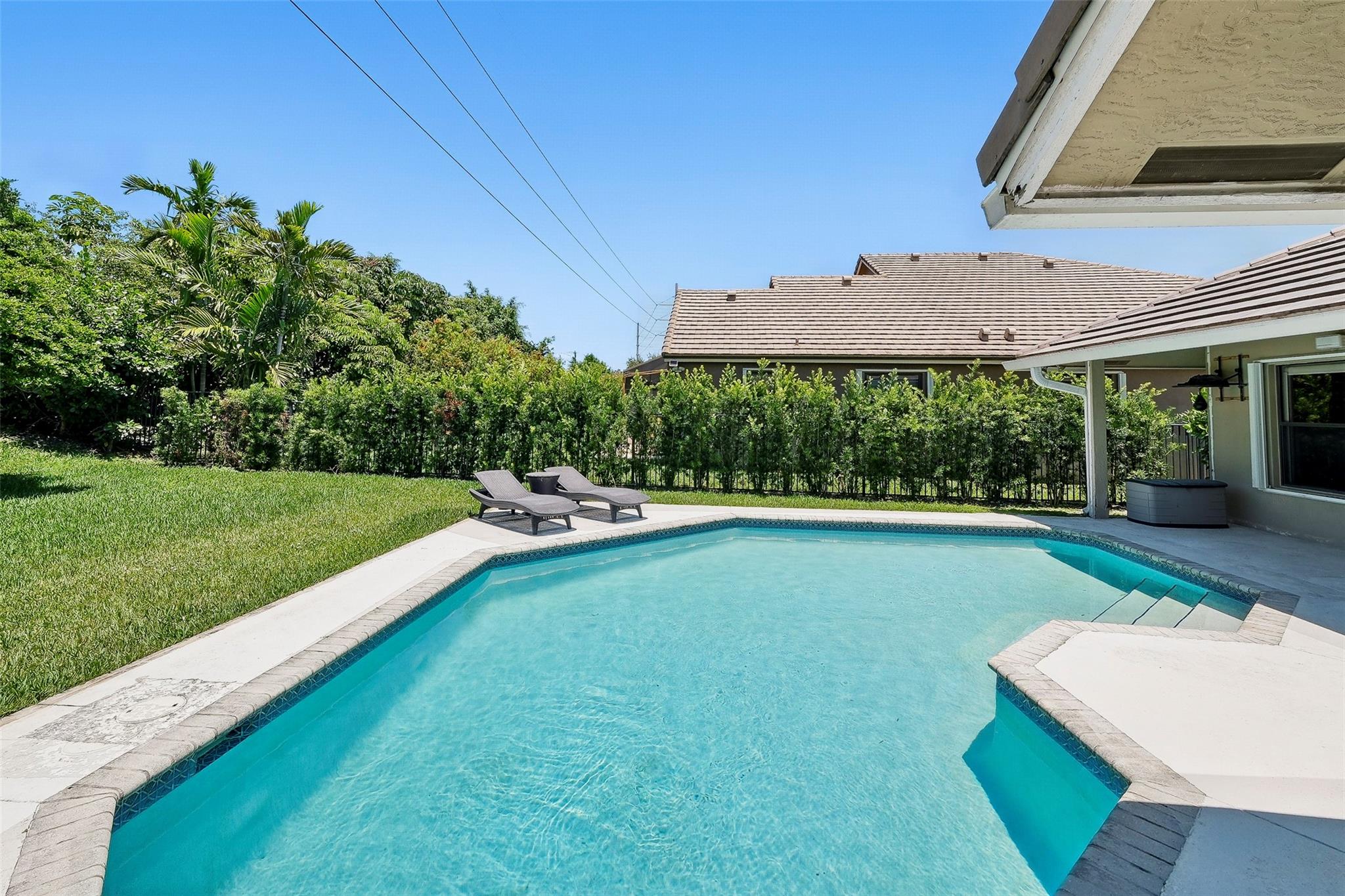 1119 Creekford Dr