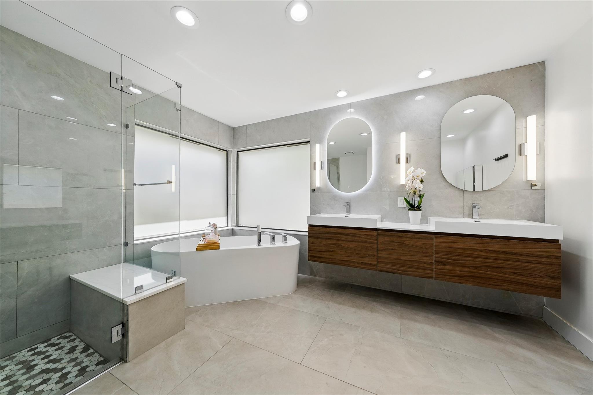 1119 Creekford Dr