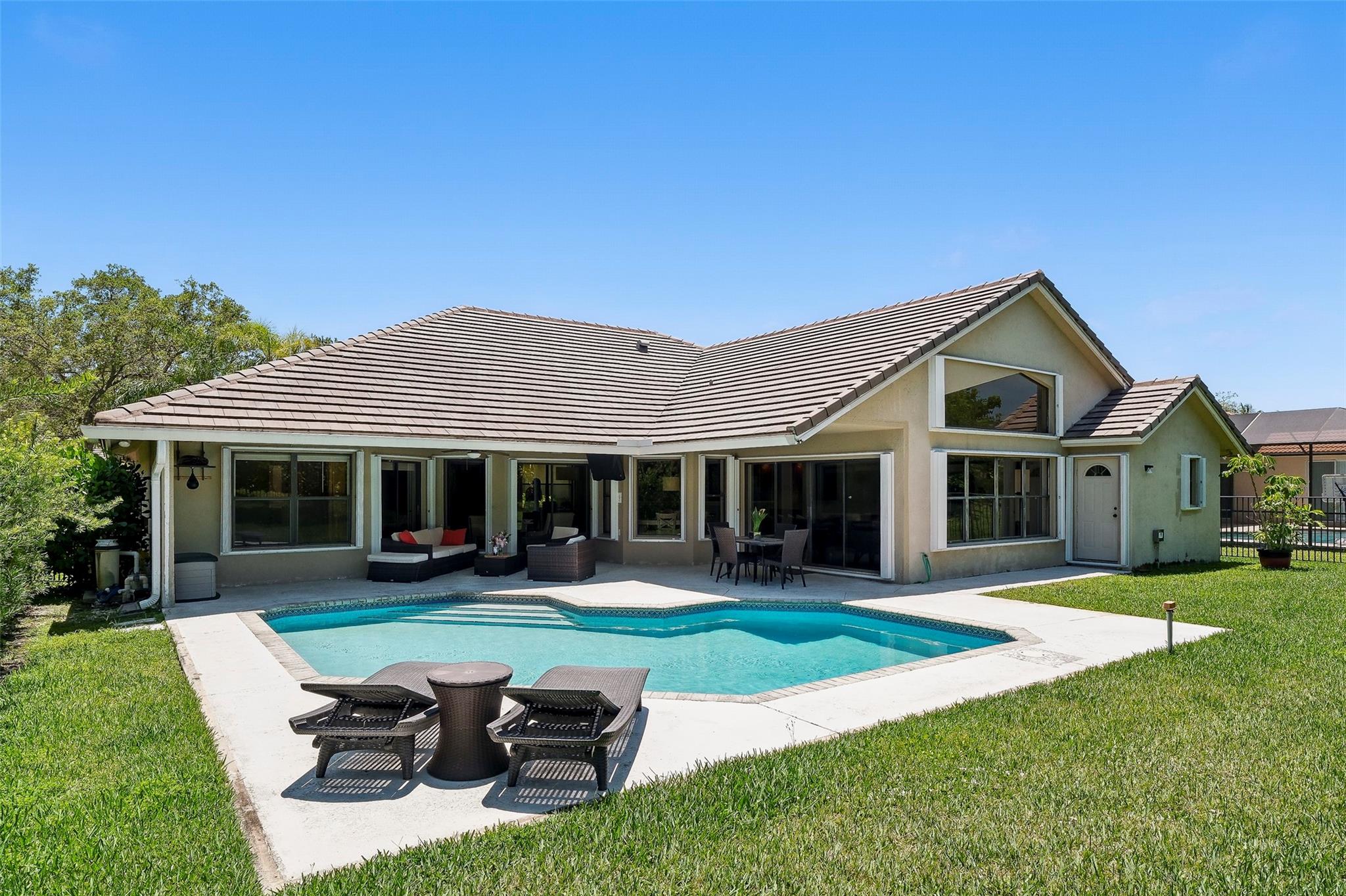 1119 Creekford Dr