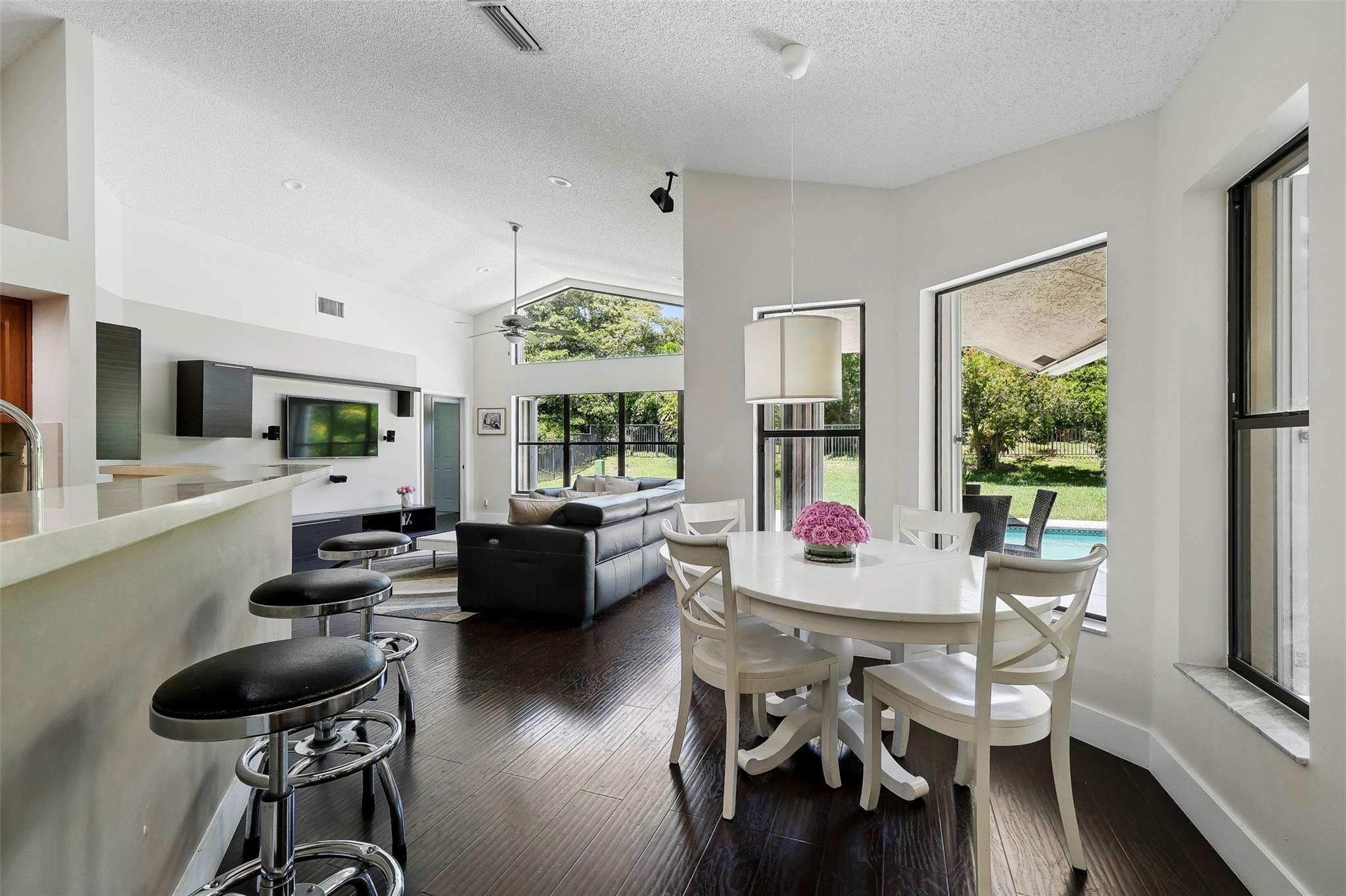 1119 Creekford Dr