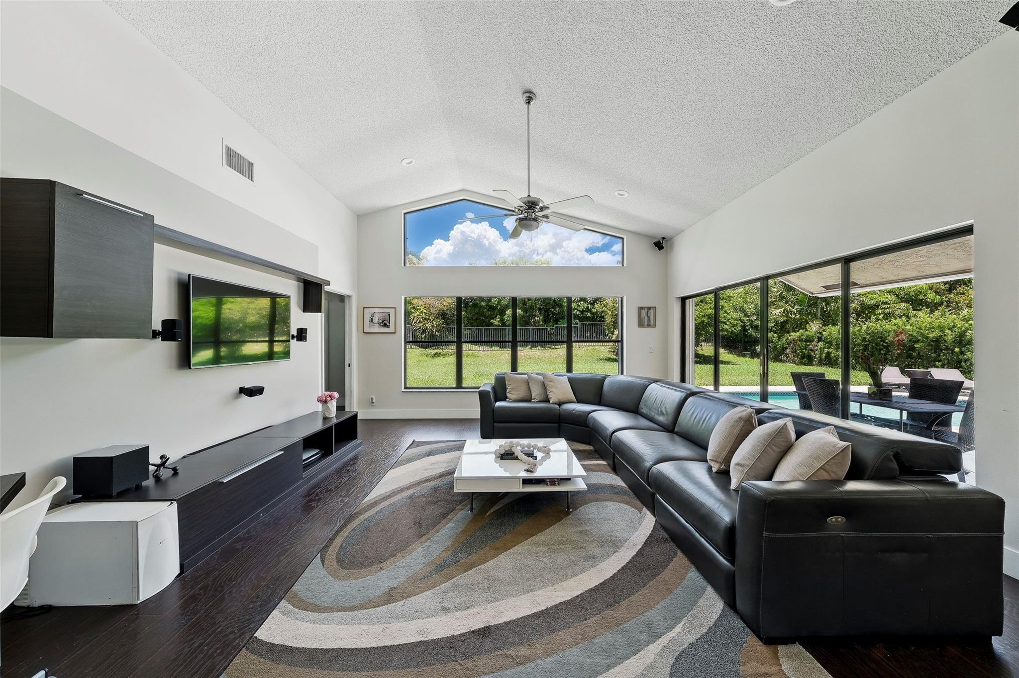 1119 Creekford Dr