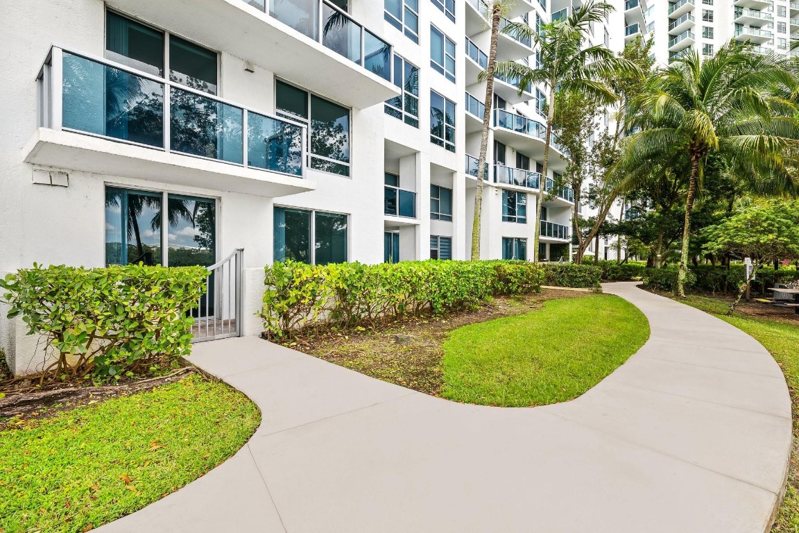 2641 N Flamingo Rd TH7