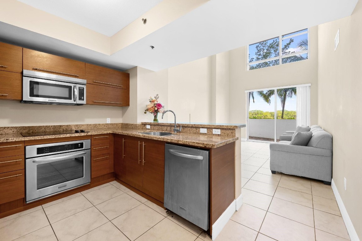 2641 N Flamingo Rd TH7