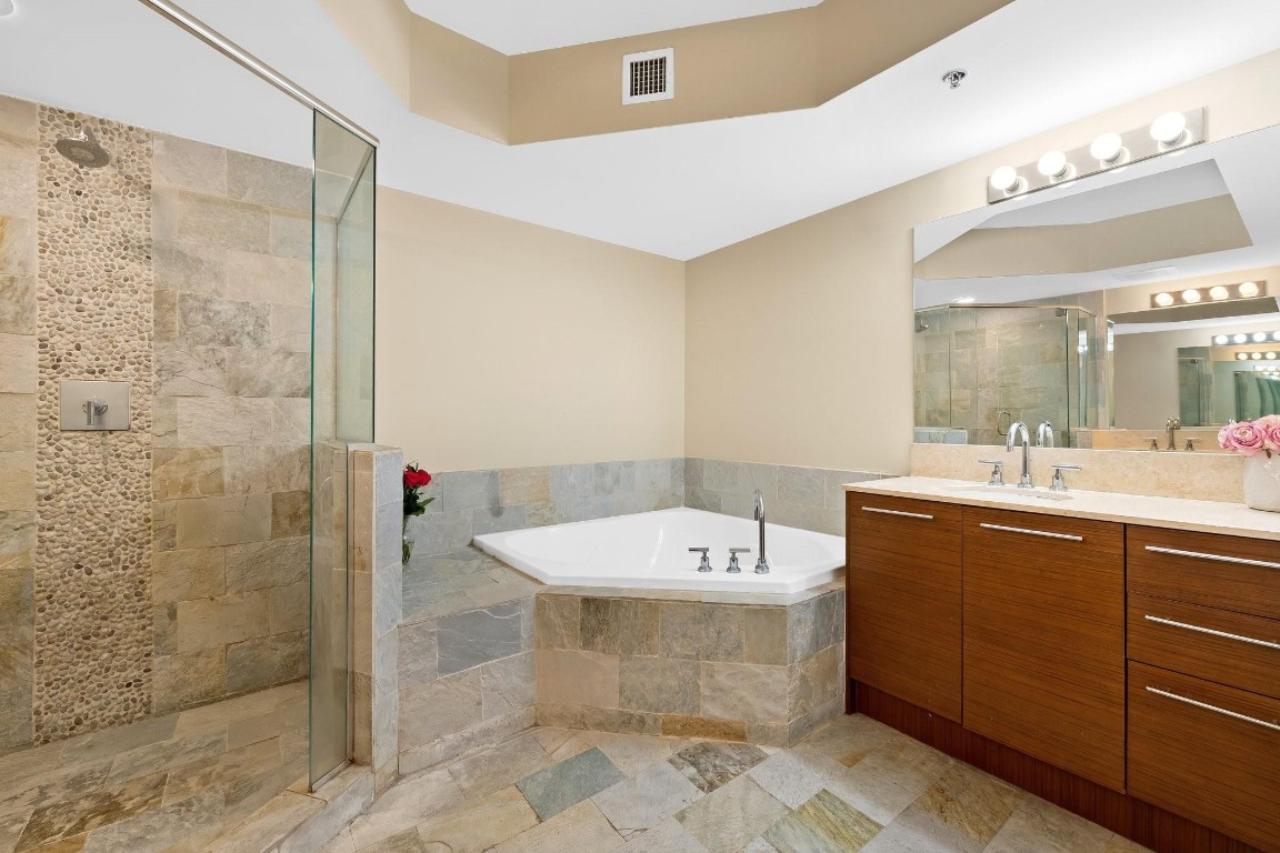 2641 N Flamingo Rd TH7