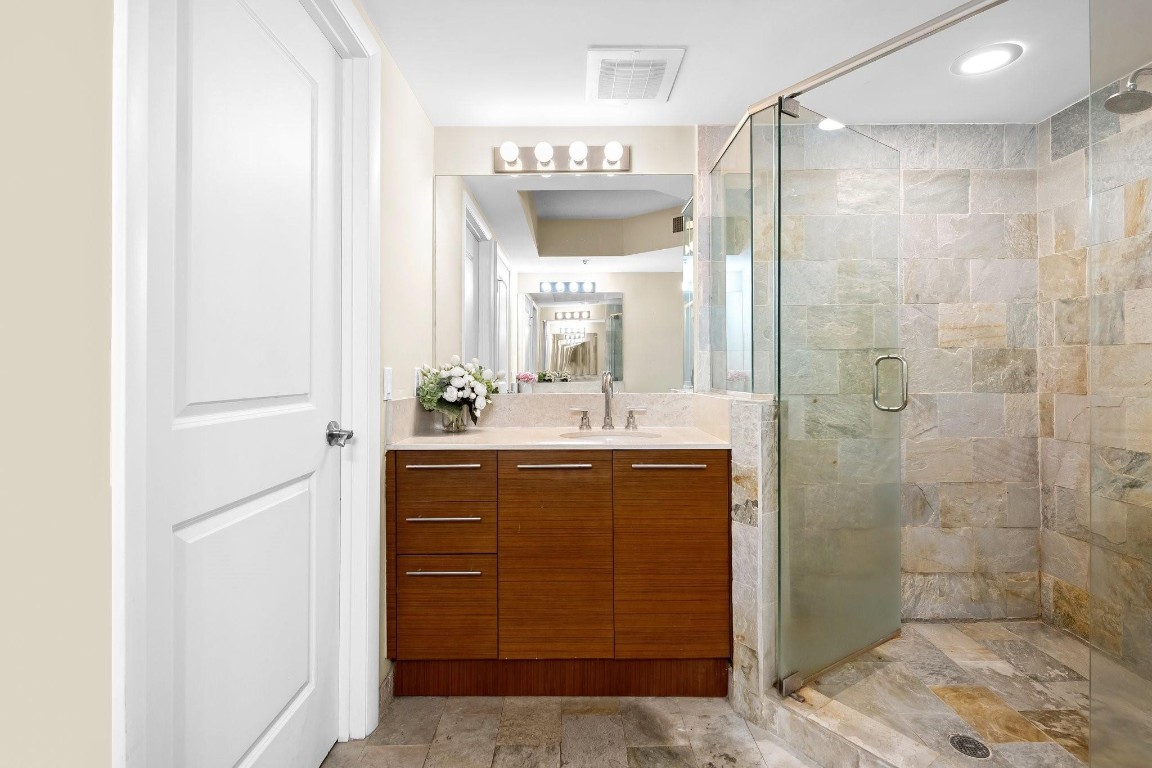 2641 N Flamingo Rd TH7