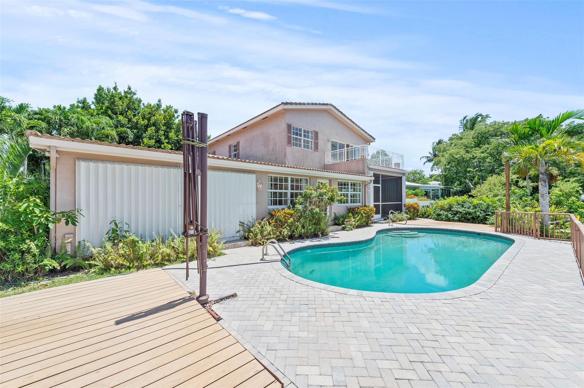 1317 Guava Isle