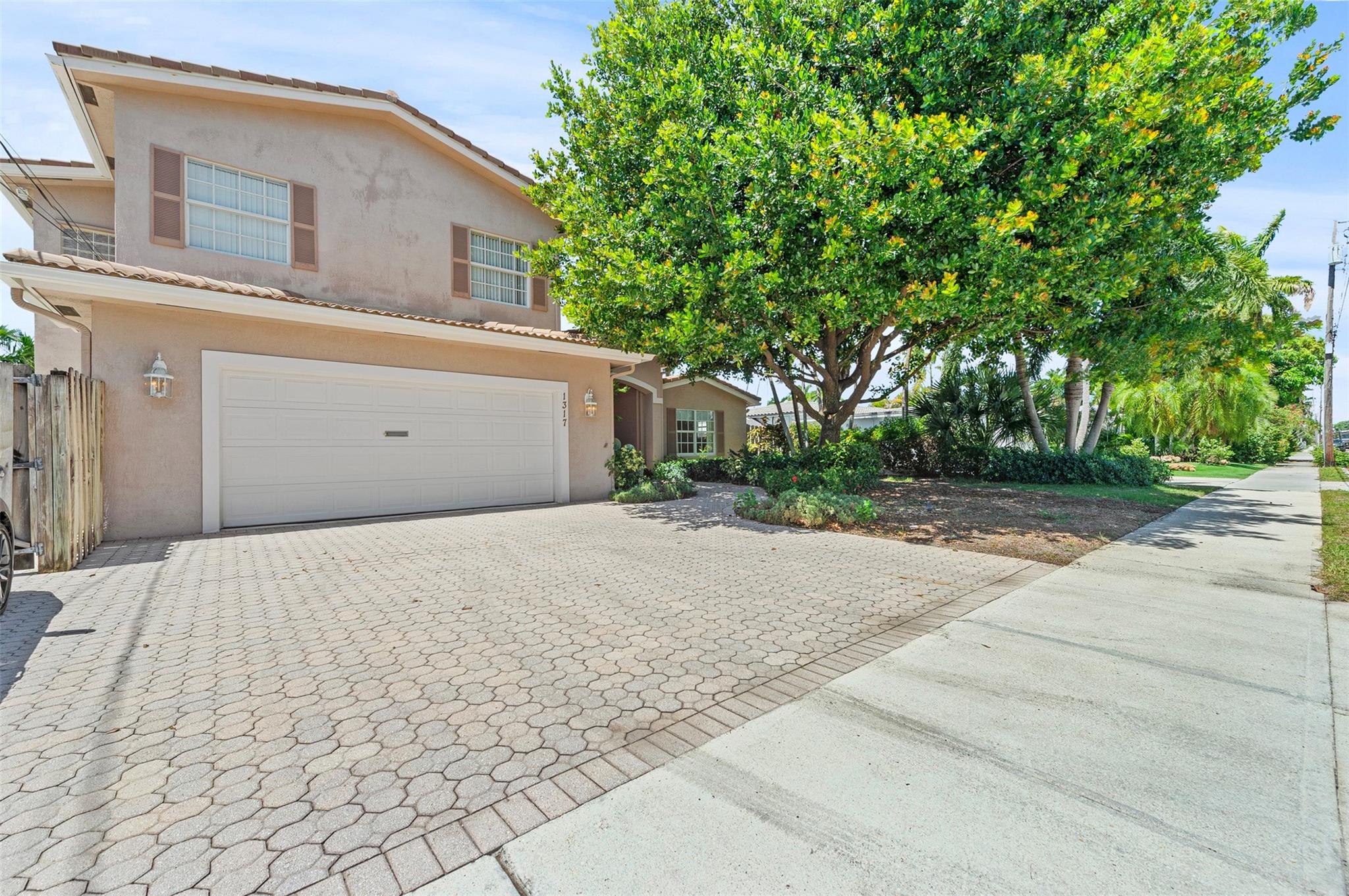1317 Guava Isle