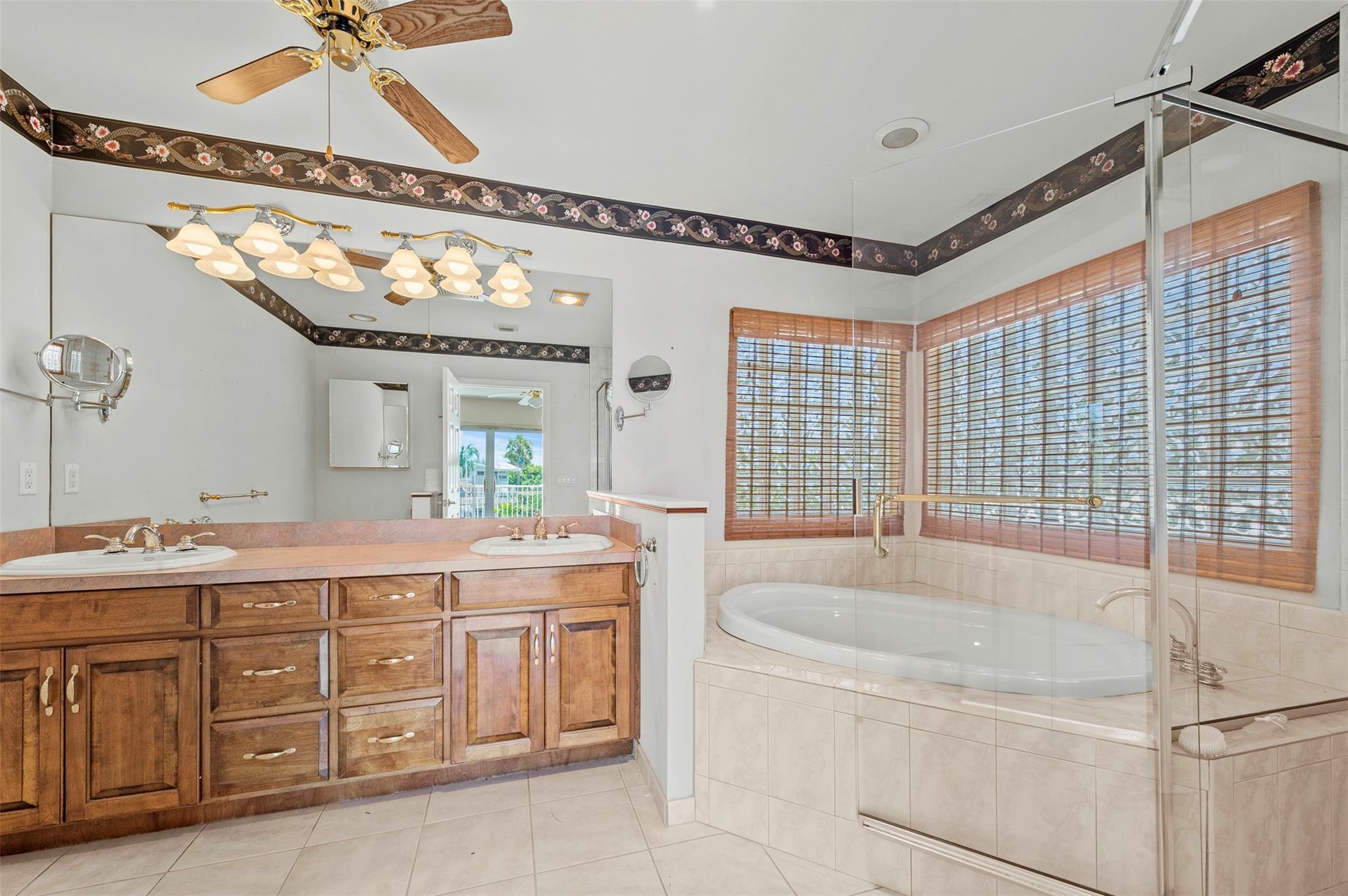 1317 Guava Isle