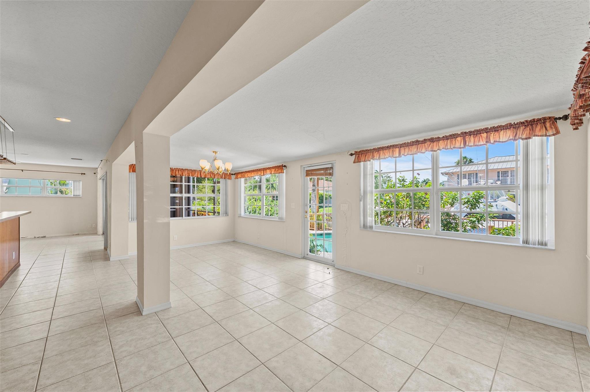 1317 Guava Isle