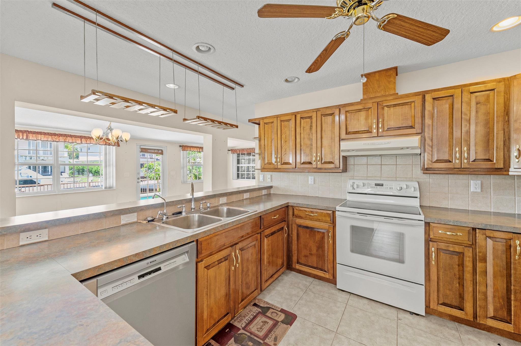 1317 Guava Isle