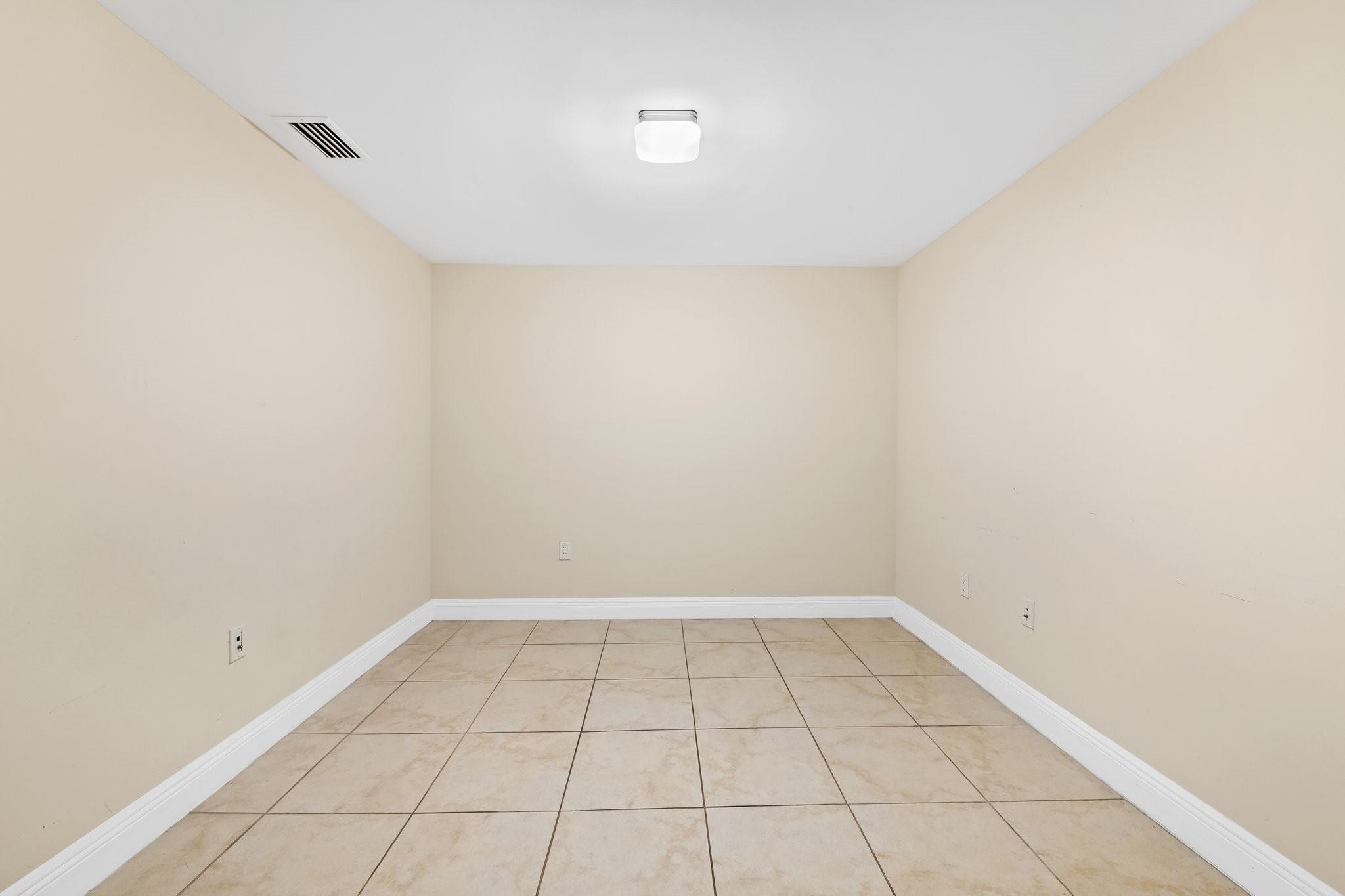 2641 N Flamingo Rd TH7