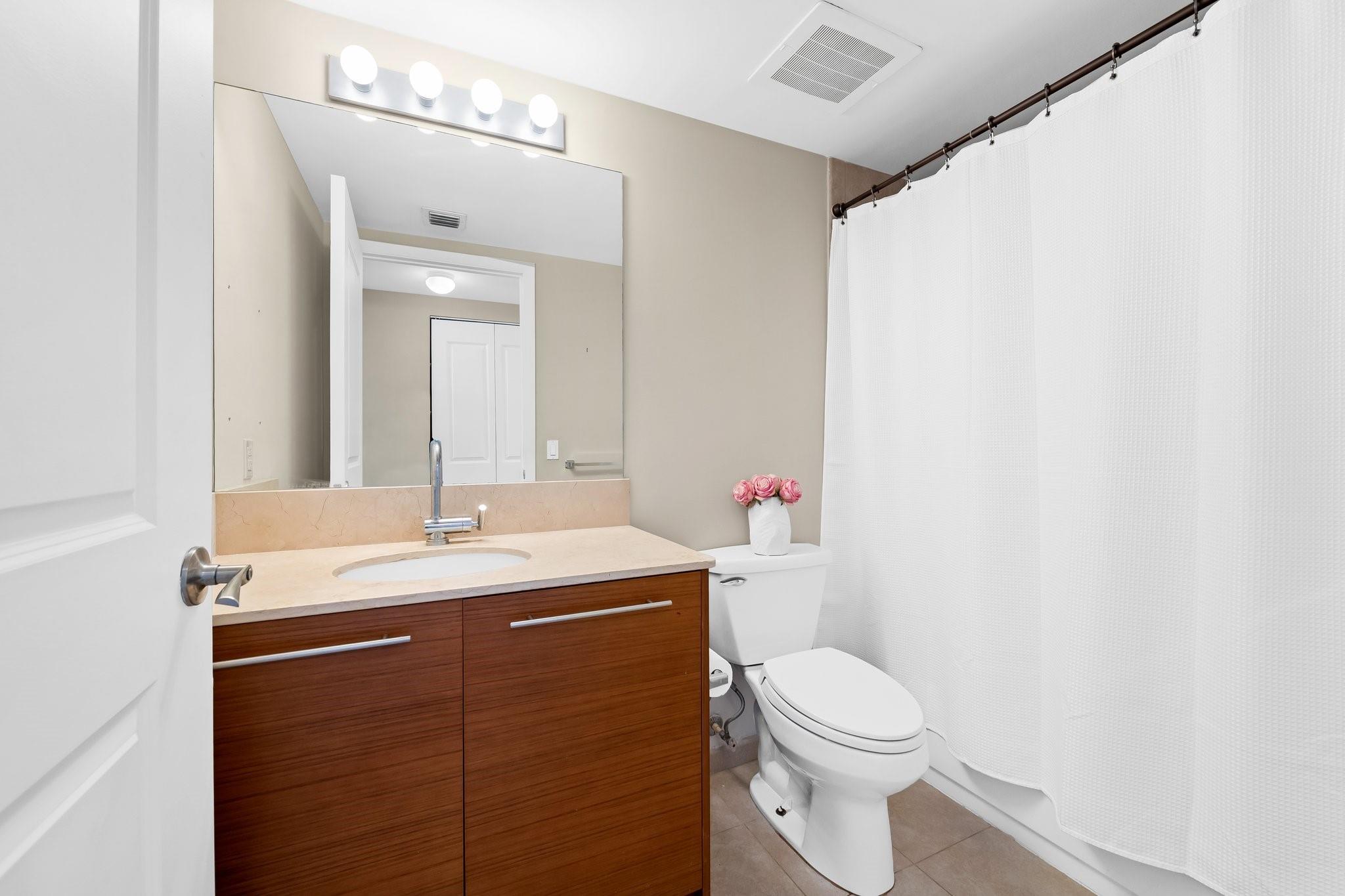 2641 N Flamingo Rd TH7