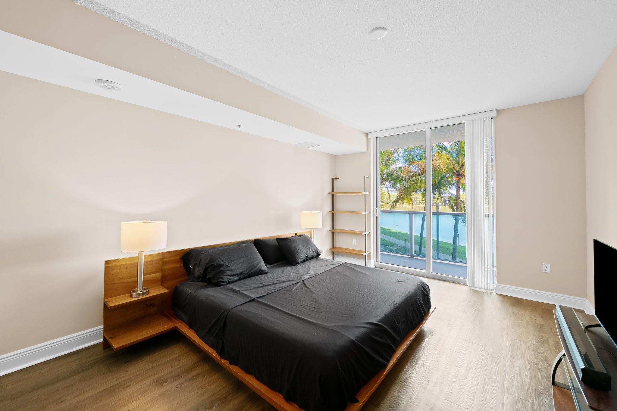 2641 N Flamingo Rd TH7