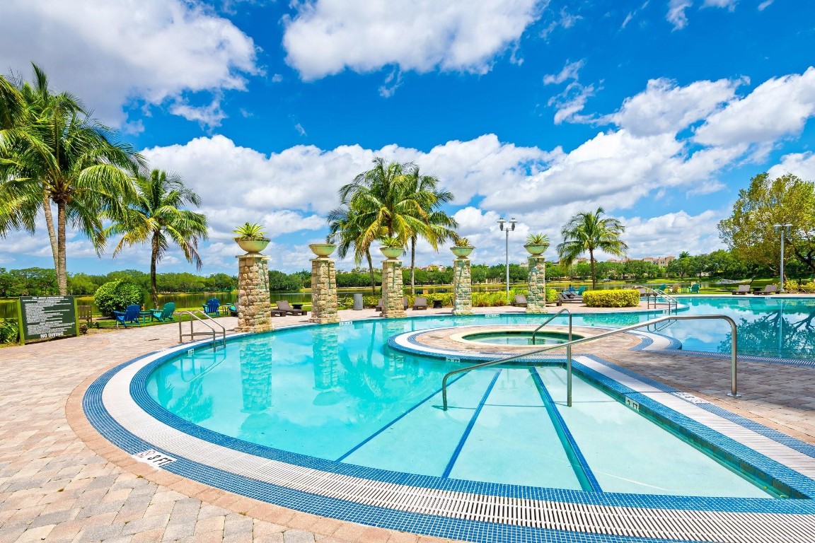 2641 N Flamingo Rd TH7