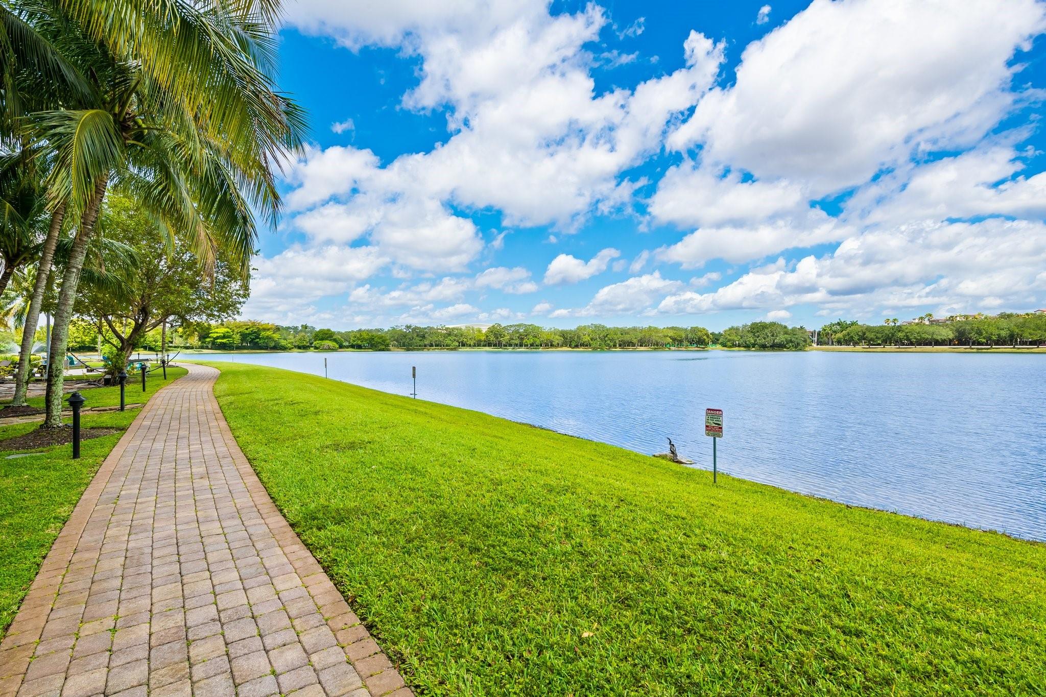 2641 N Flamingo Rd TH7