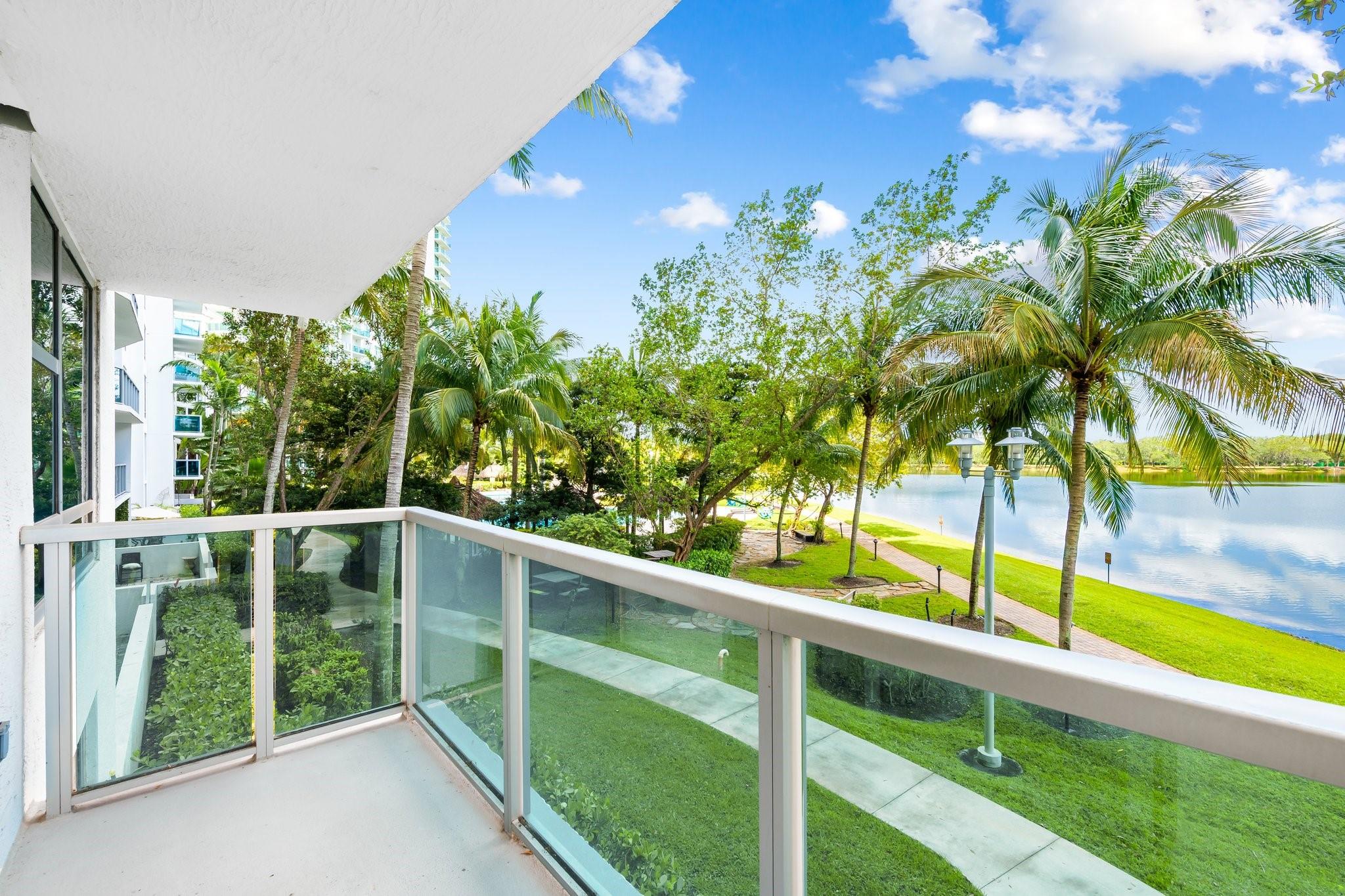 2641 N Flamingo Rd TH7