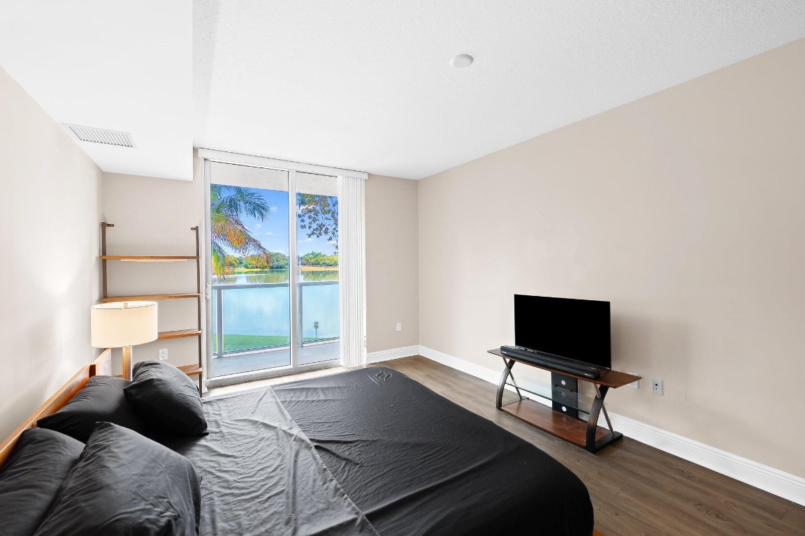 2641 N Flamingo Rd TH7