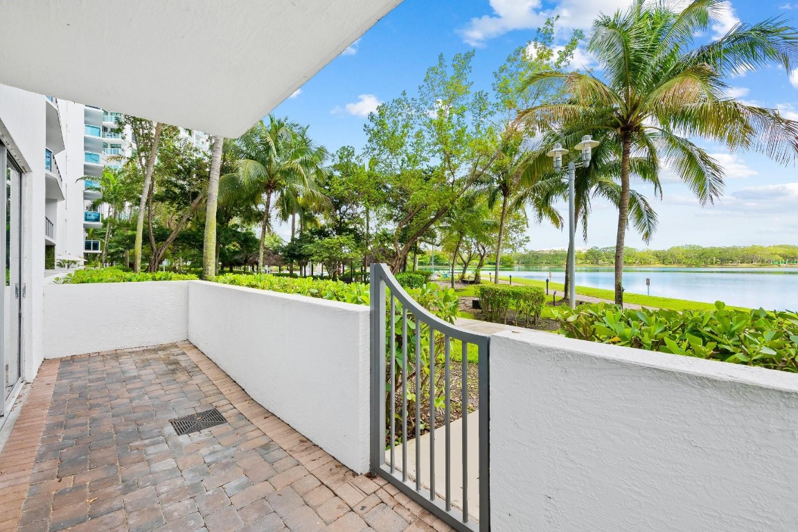 2641 N Flamingo Rd TH7