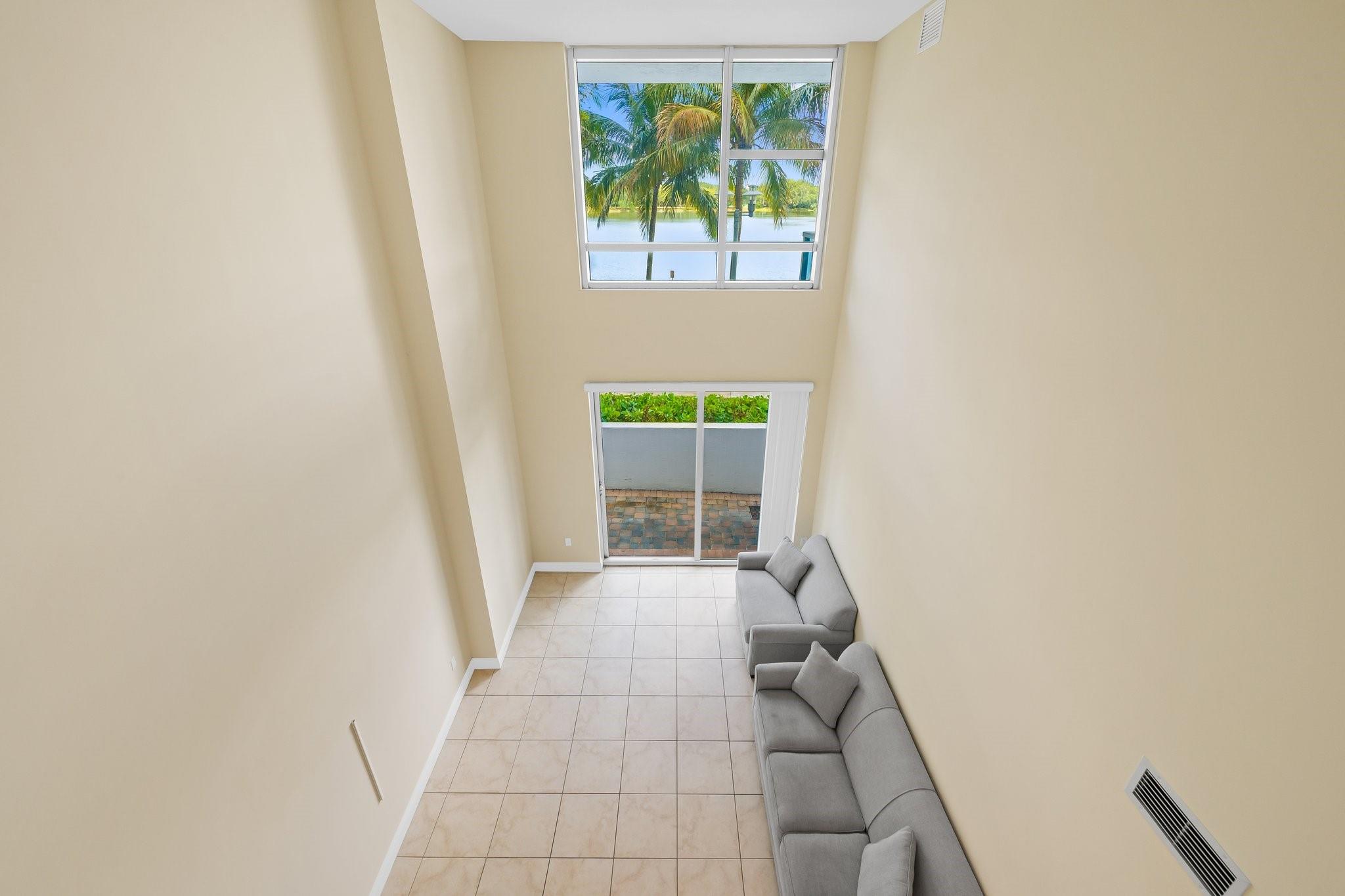 2641 N Flamingo Rd TH7