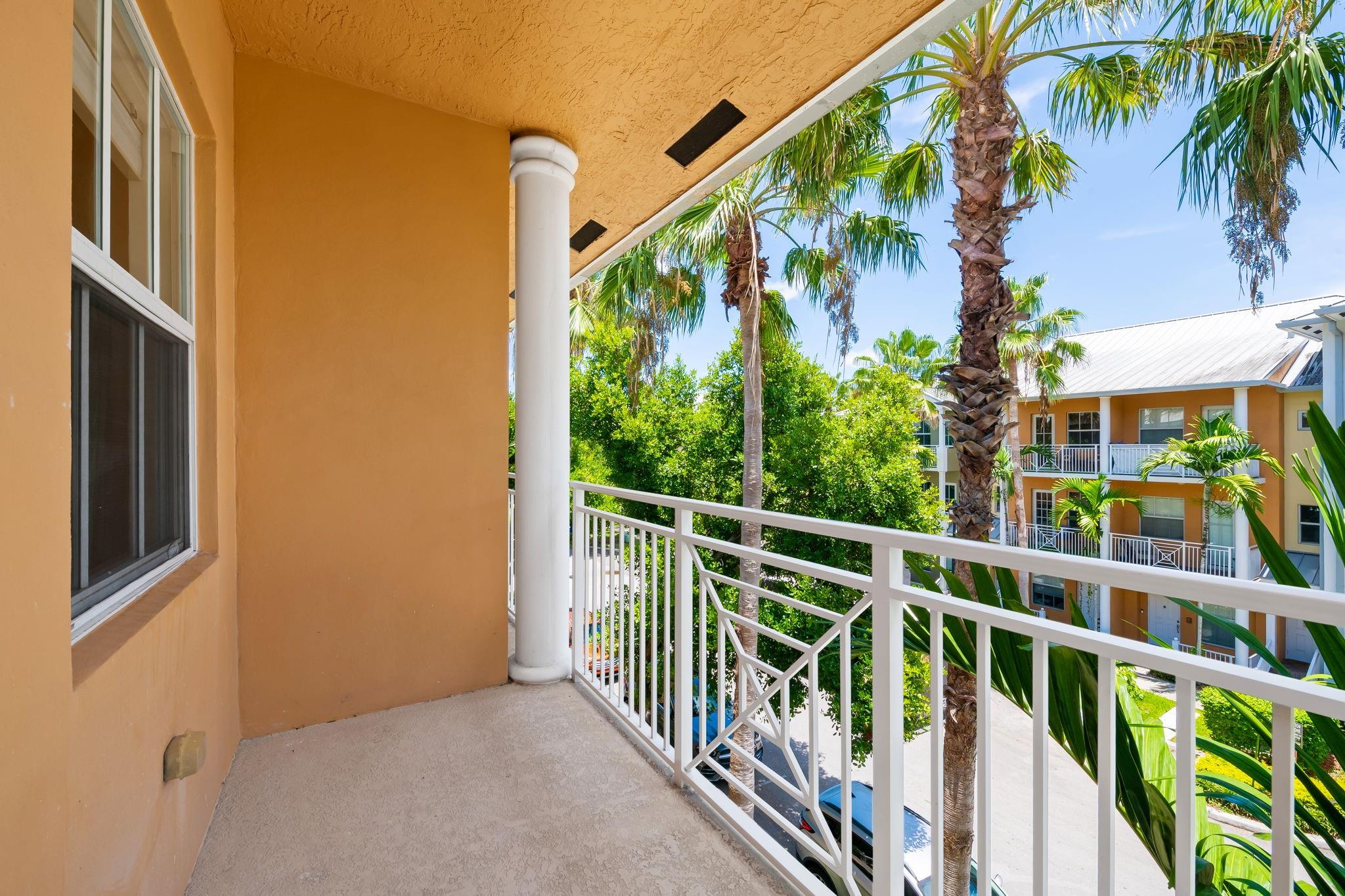 419 SW 13th Ter