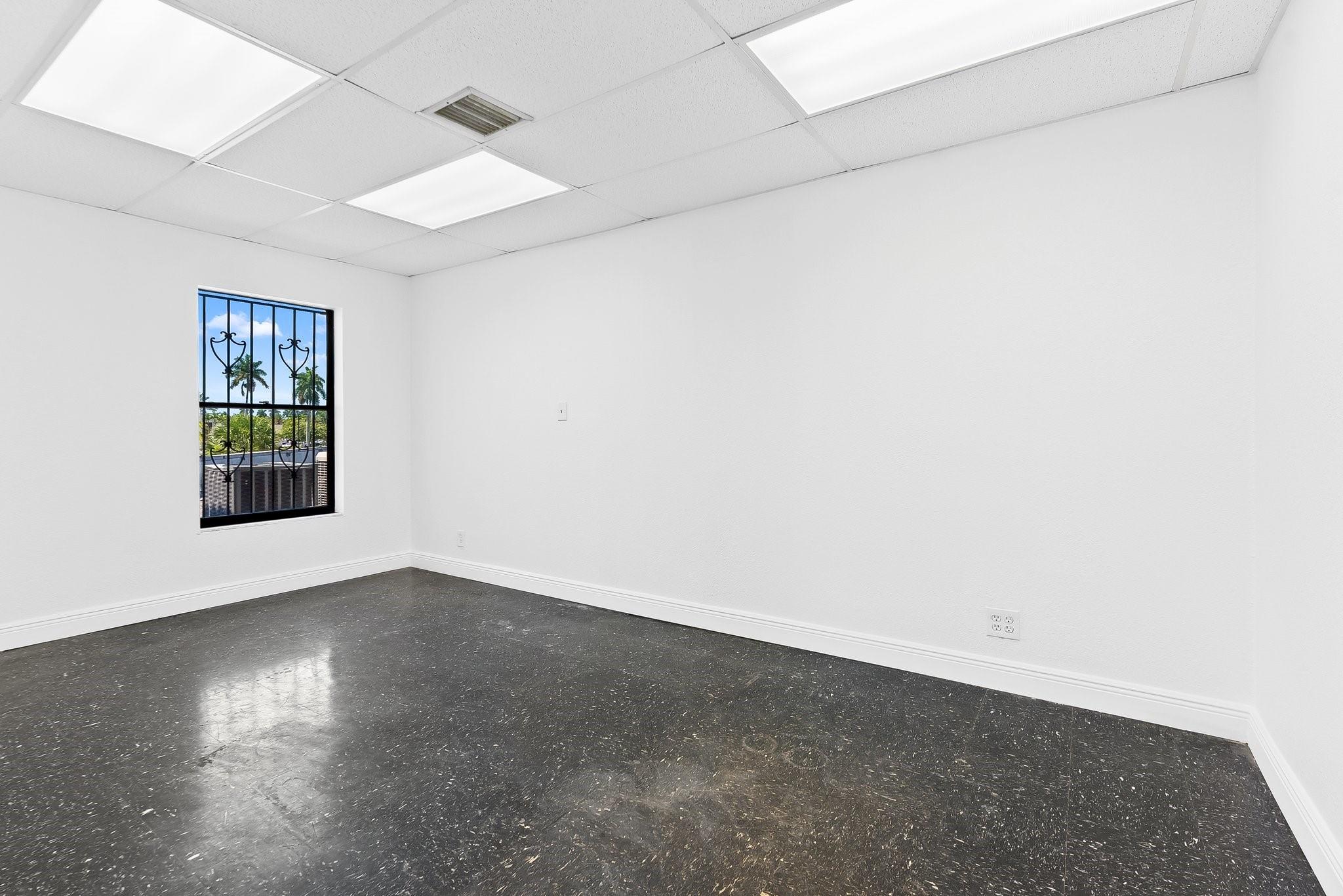 201 N University Dr 17B