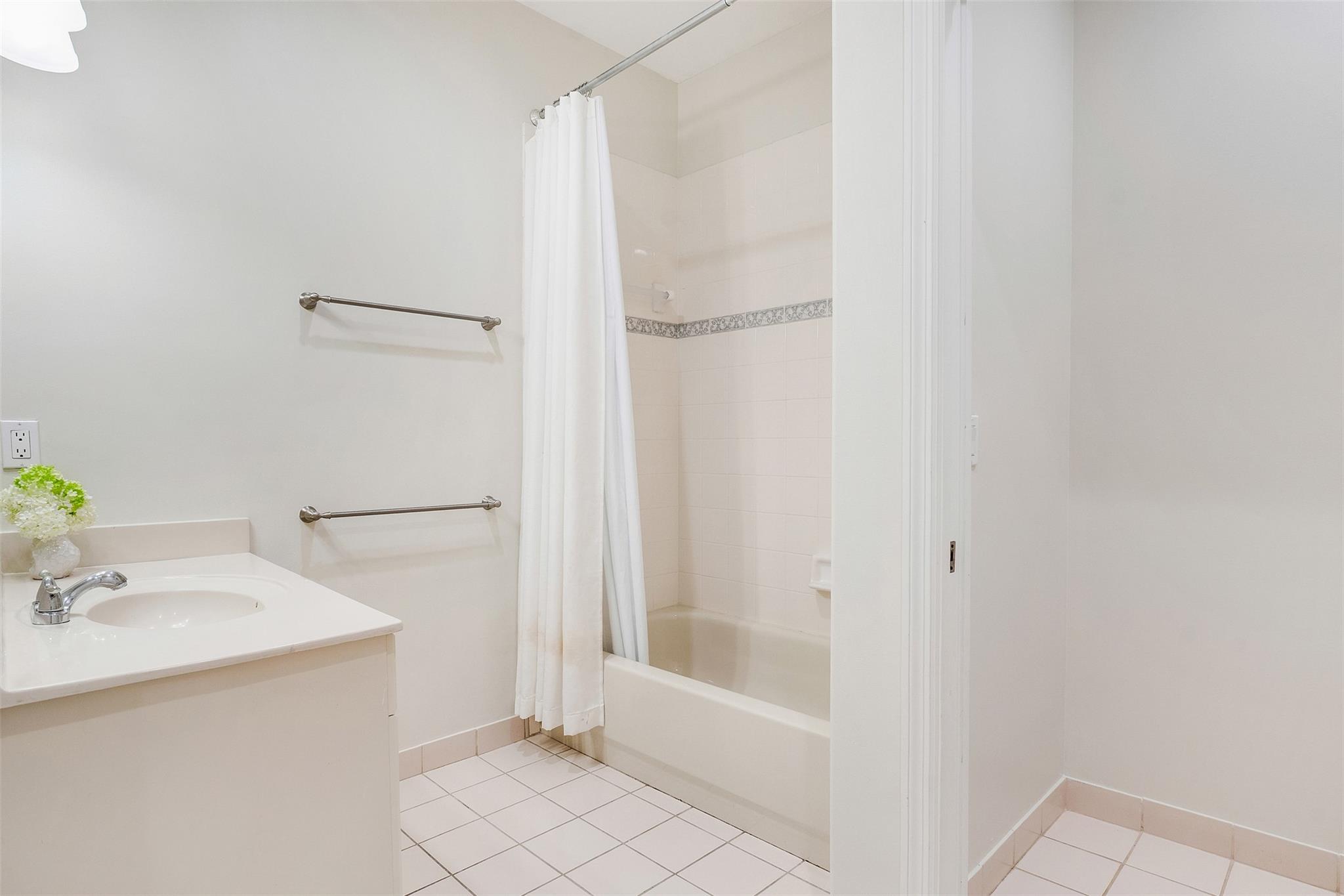 320 NE 7th Ave