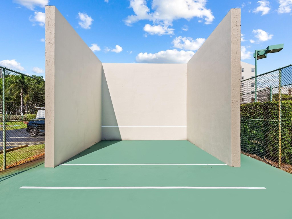 3930 Inverrary Blvd 606-D