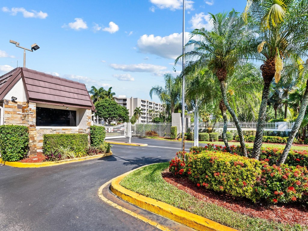 3930 Inverrary Blvd 606-D